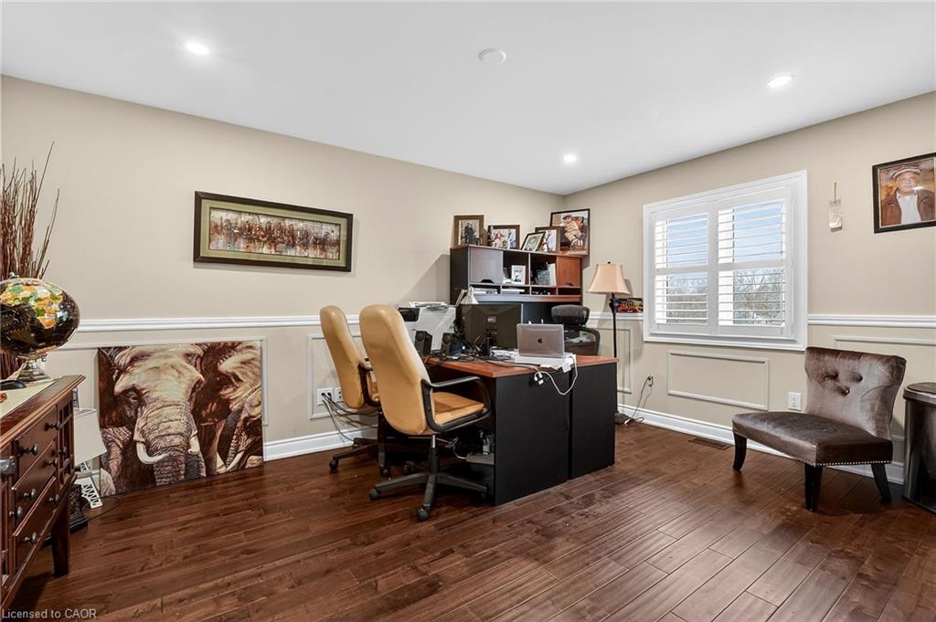 5499 Attema Crescent Property Photo 16