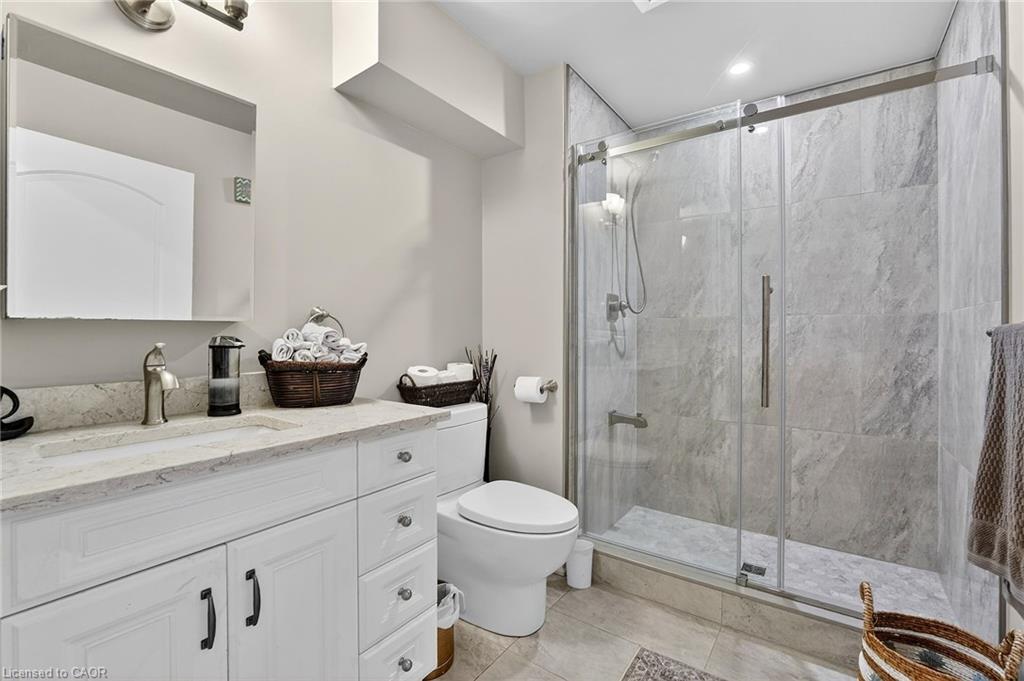 5499 Attema Crescent Property Photo 17