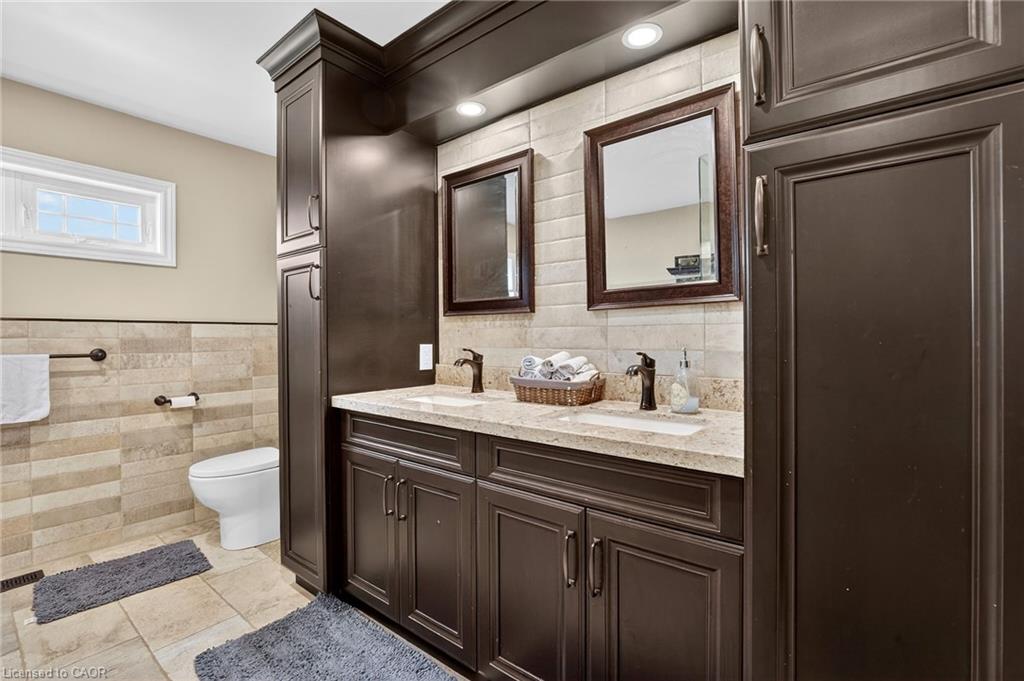 5499 Attema Crescent Property Photo 24