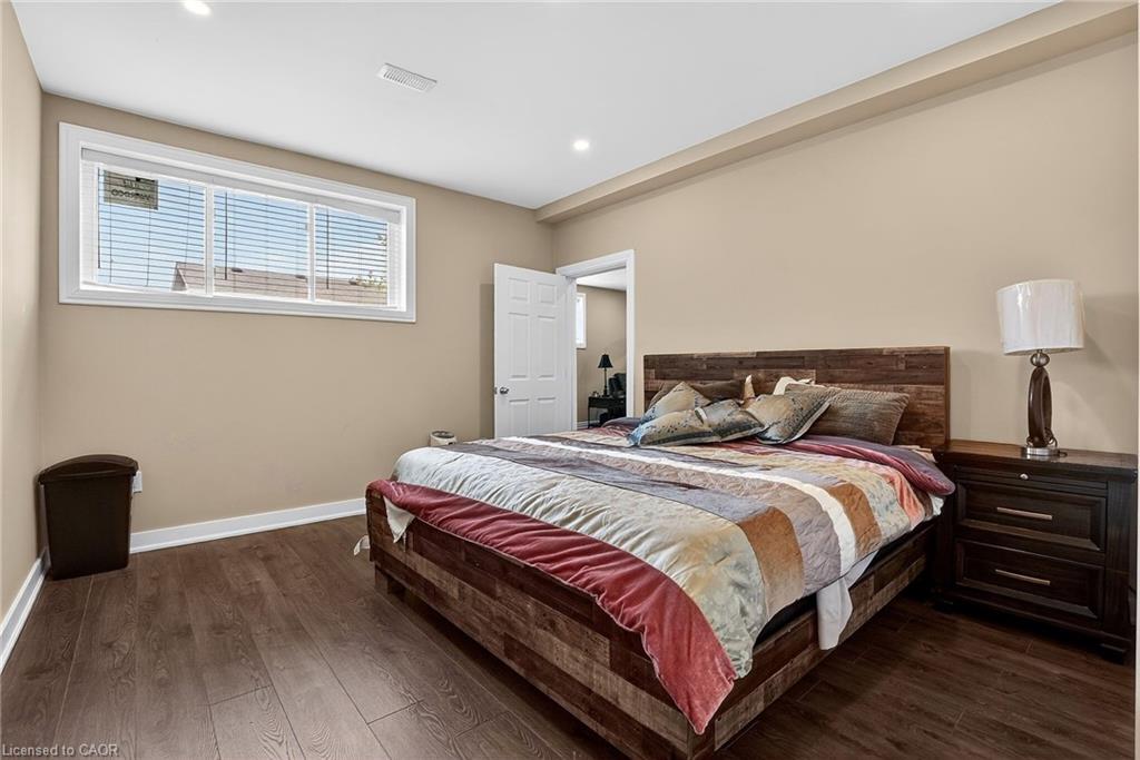 5499 Attema Crescent Property Photo 35
