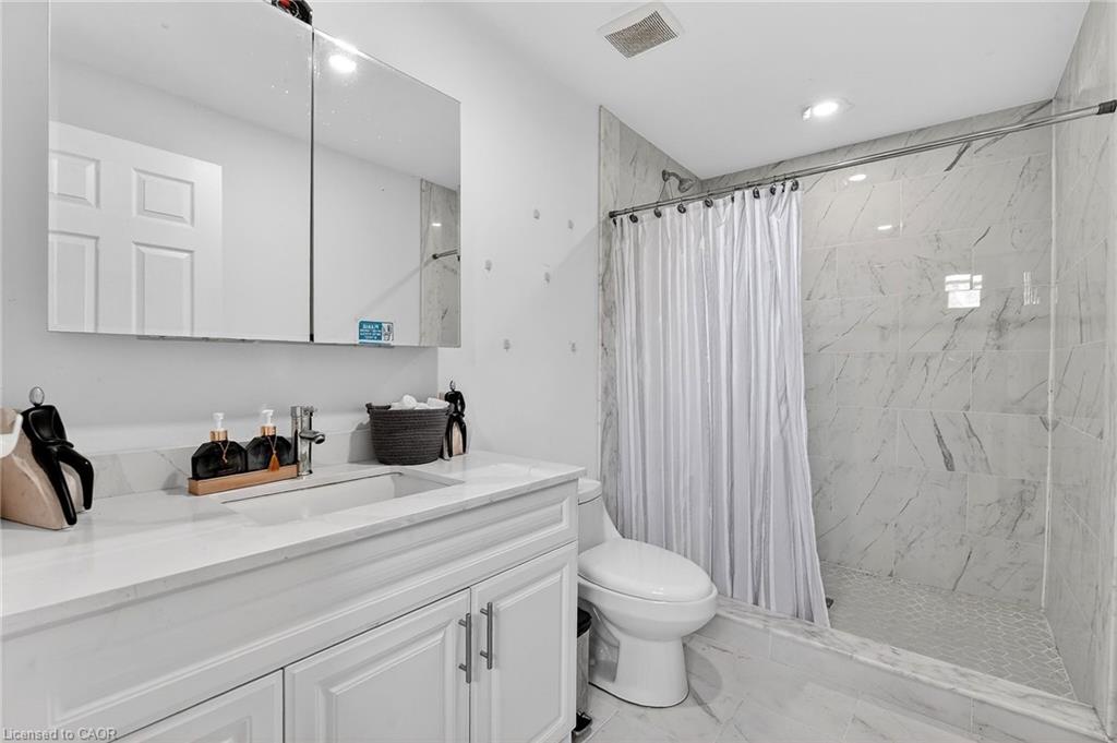 5499 Attema Crescent Property Photo 40