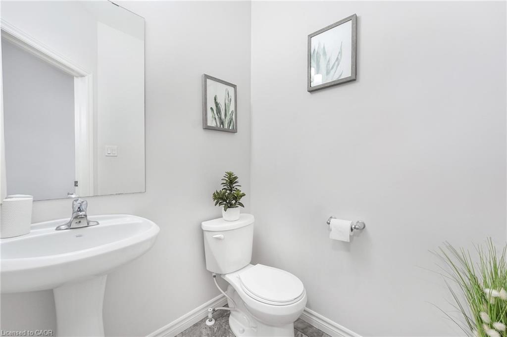 505 Sophia Crescent Property Photo 8