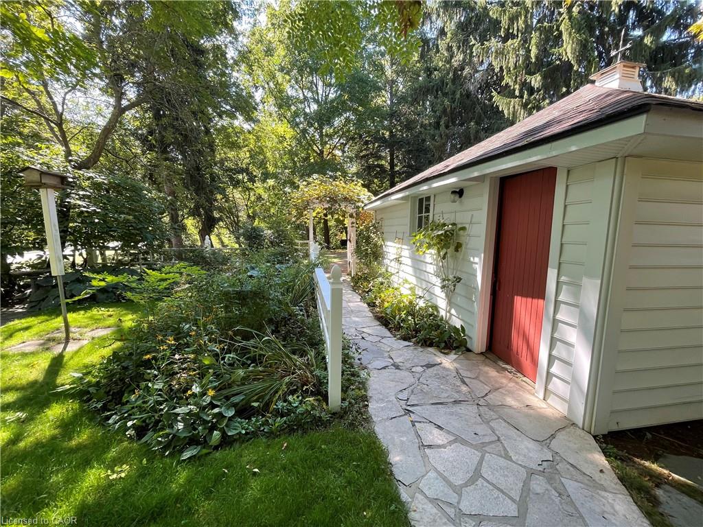 312 Nelson Street W Property Photo 5