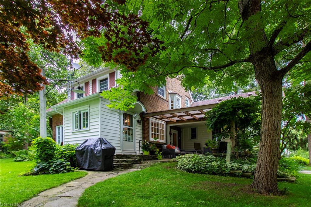 312 Nelson Street W Property Photo 6