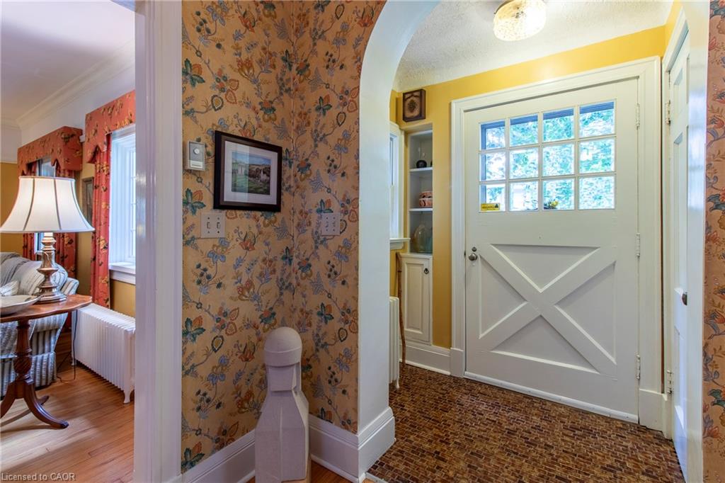 312 Nelson Street W Property Photo 13