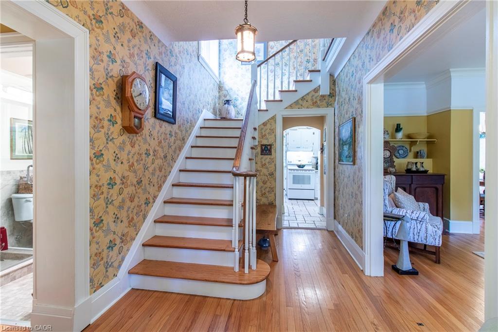312 Nelson Street W Property Photo 14