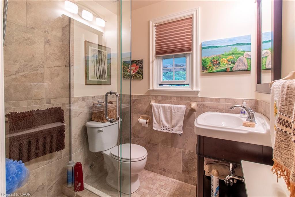 312 Nelson Street W Property Photo 17