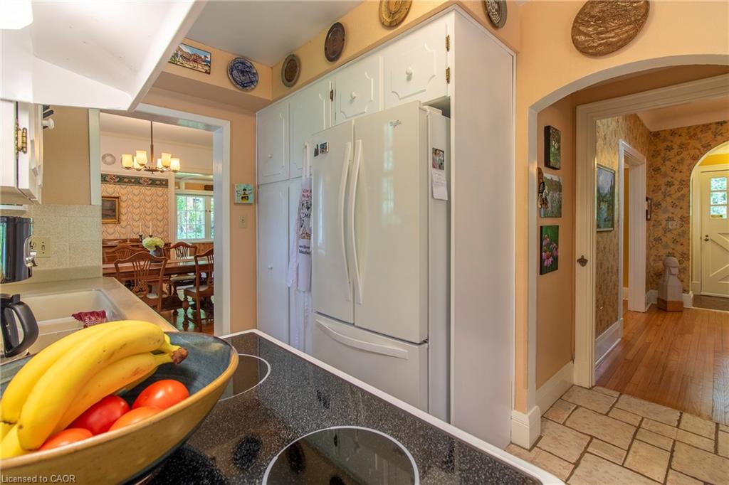 312 Nelson Street W Property Photo 24