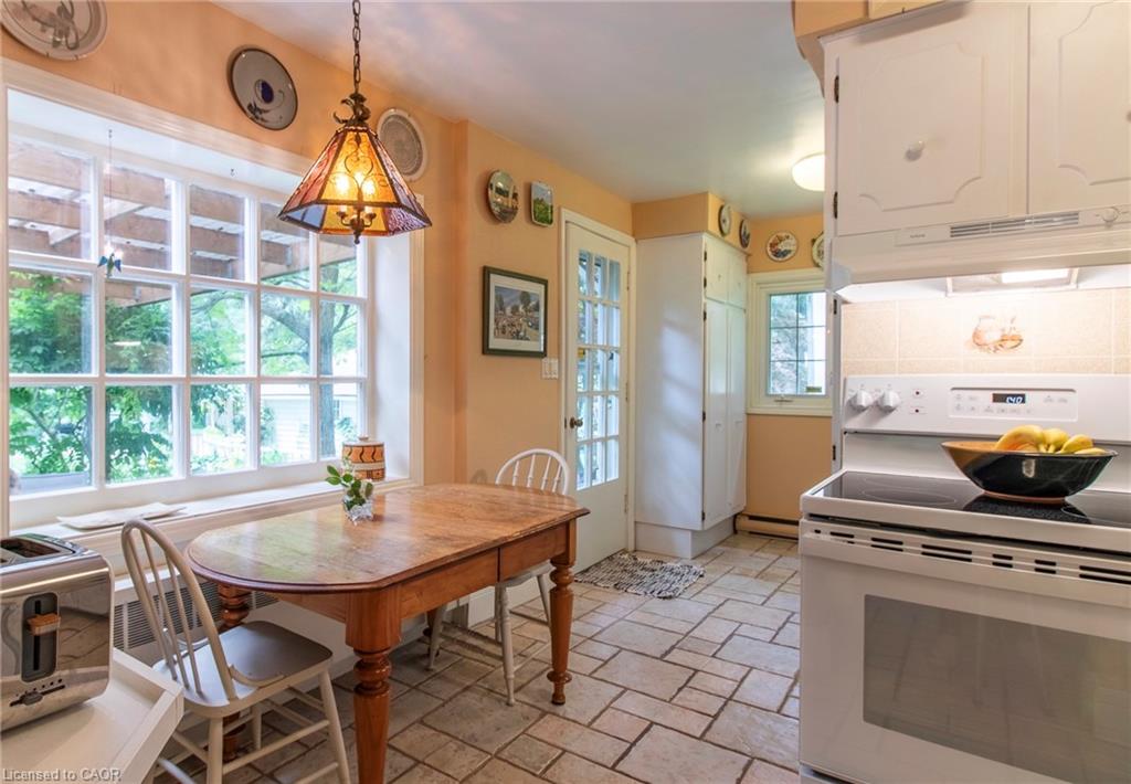 312 Nelson Street W Property Photo 25
