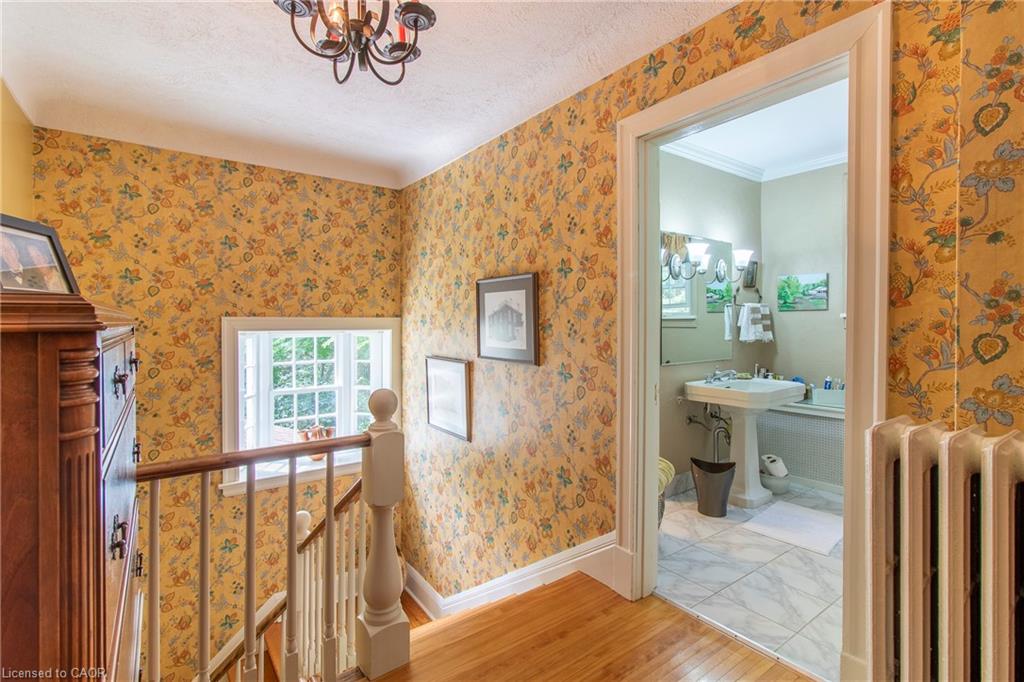 312 Nelson Street W Property Photo 28