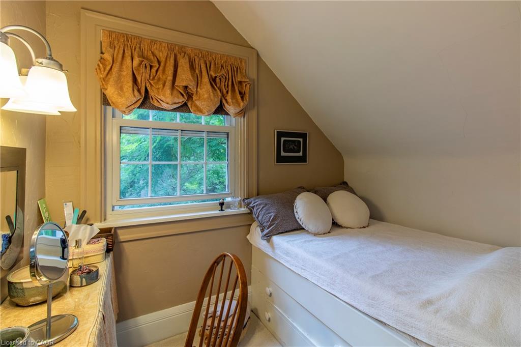 312 Nelson Street W Property Photo 32