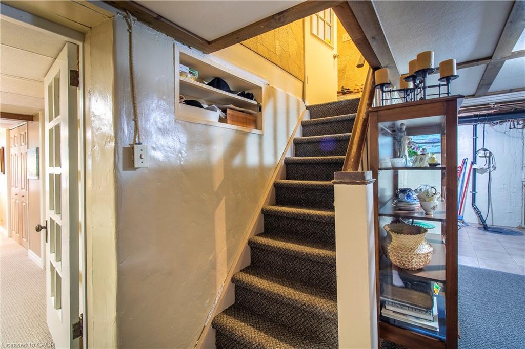 312 Nelson Street W Property Photo 35