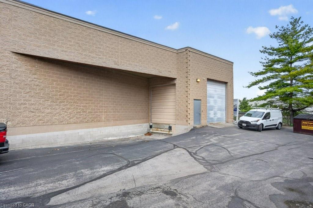 4-4042 Mainway Property Photo 4
