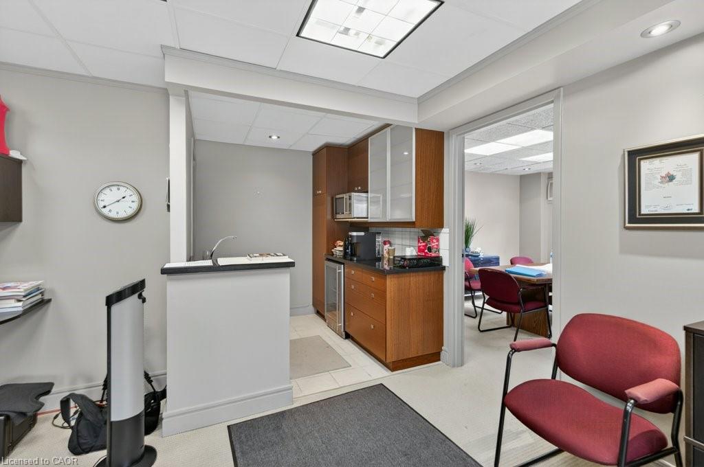 4-4042 Mainway Property Photo 11