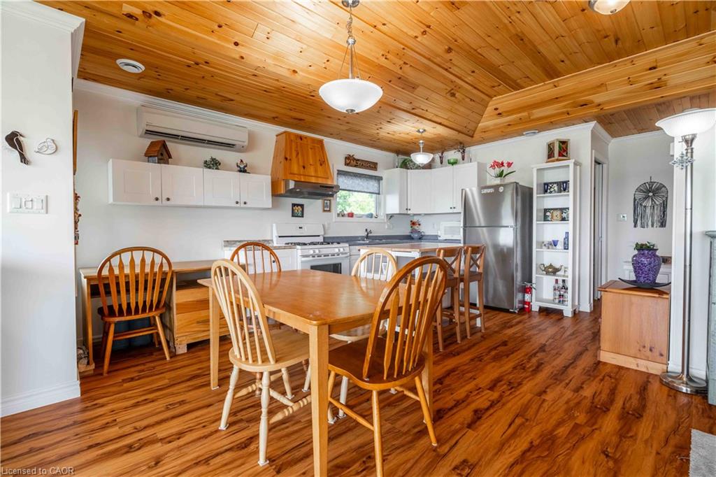 2399 Lakeshore Road Property Photo 13