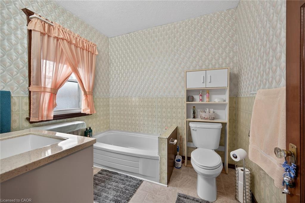 96 Barnesdale Boulevard S Property Photo 24