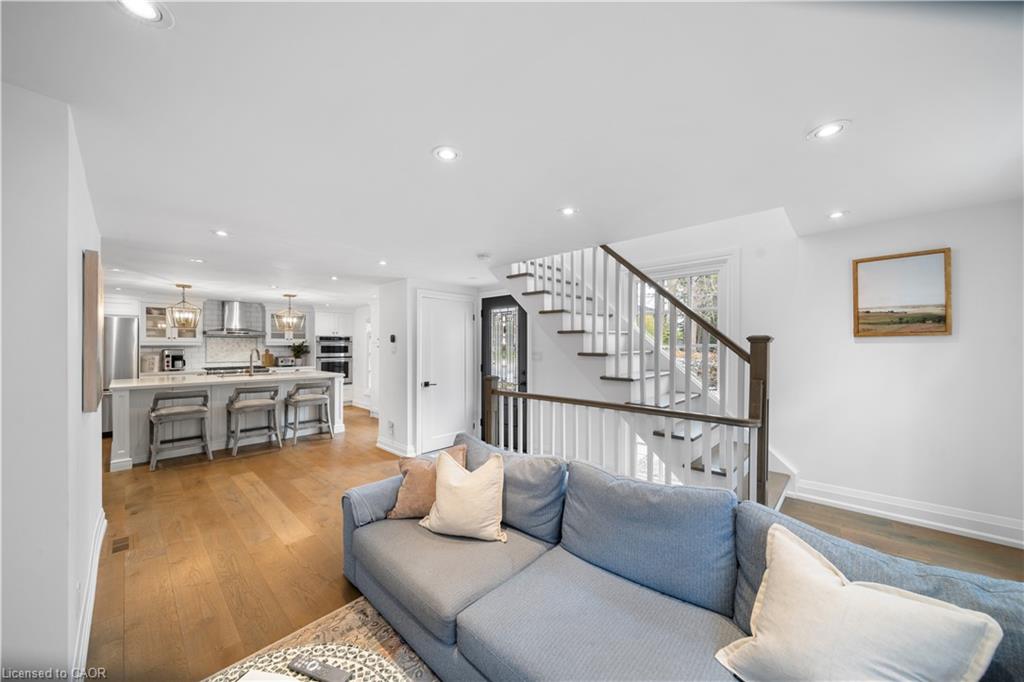 36 Mississauga Road N Property Photo 4