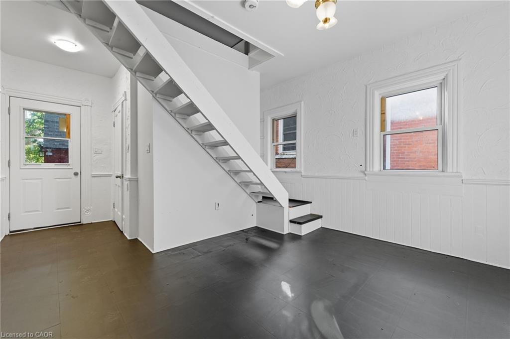 8 Tasker Street Property Photo 16