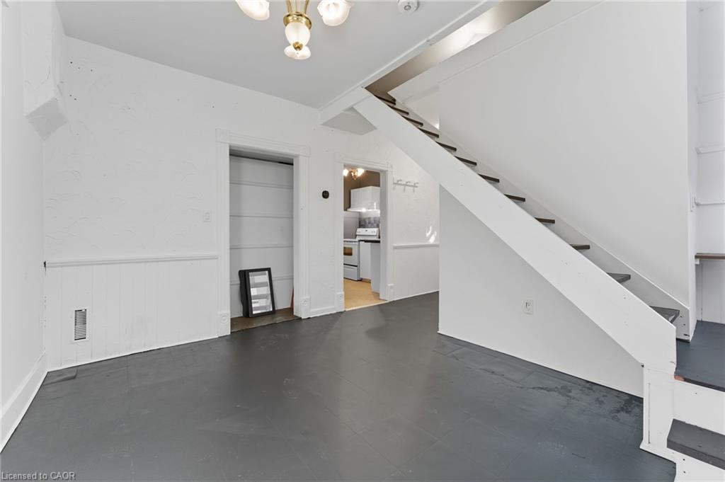 8 Tasker Street Property Photo 17