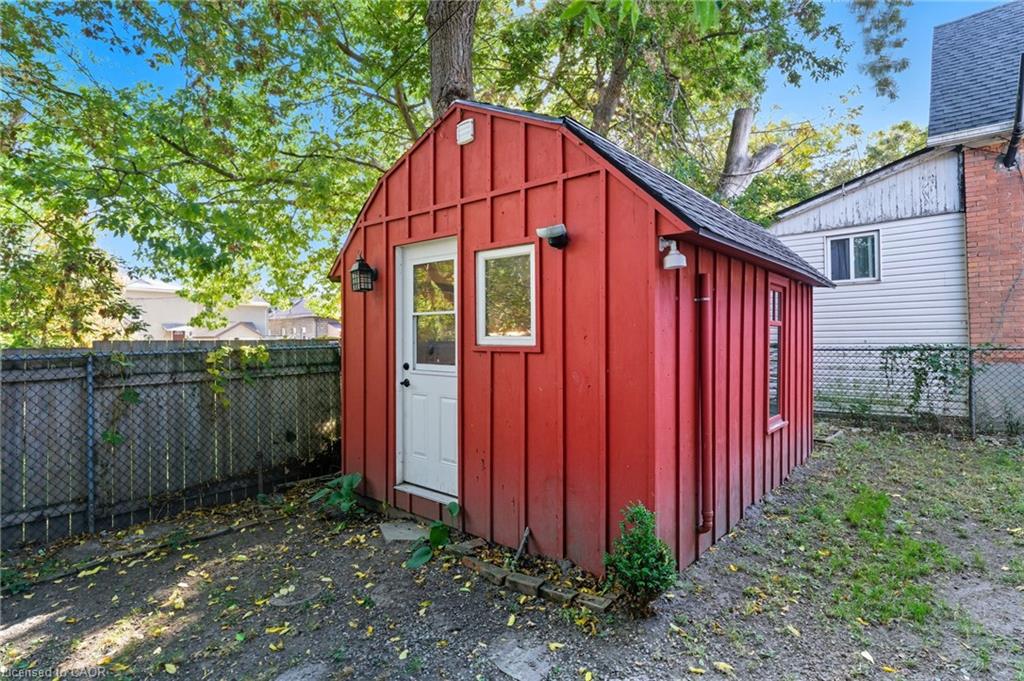 8 Tasker Street Property Photo 22
