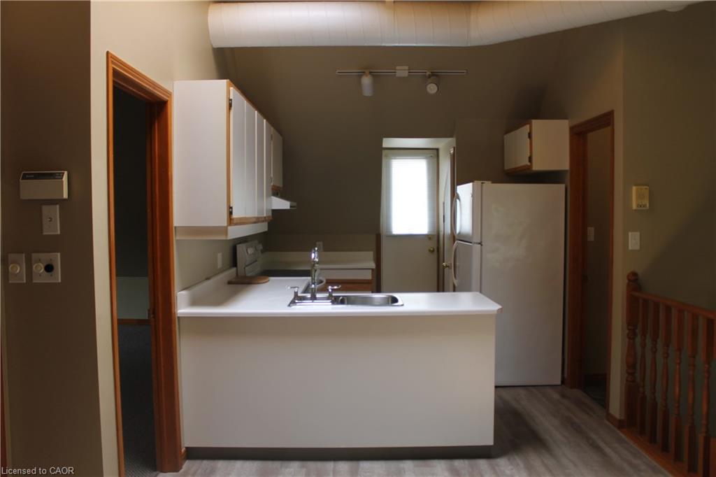 301-84 Main Street E Property Photo 8