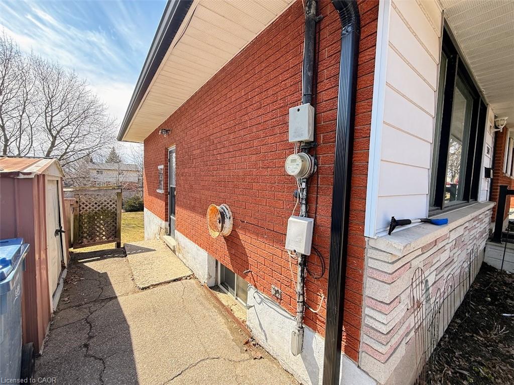 374 Victoria Road N Property Photo 4