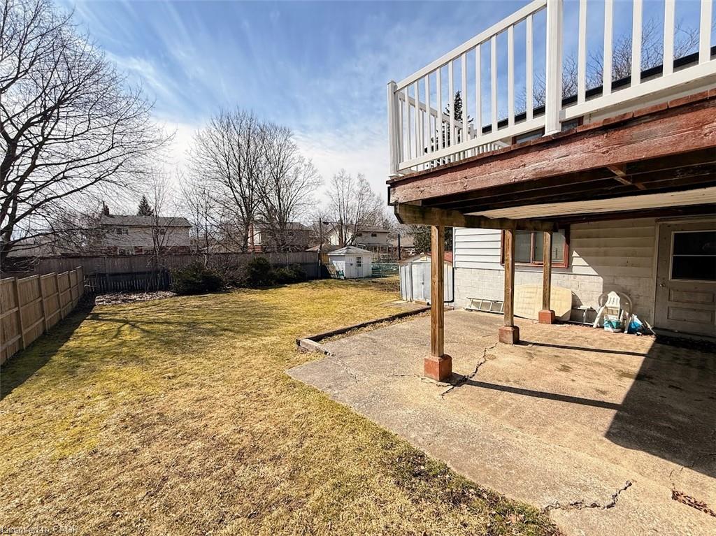 374 Victoria Road N Property Photo 6