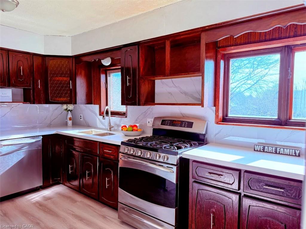 374 Victoria Road N Property Photo 13