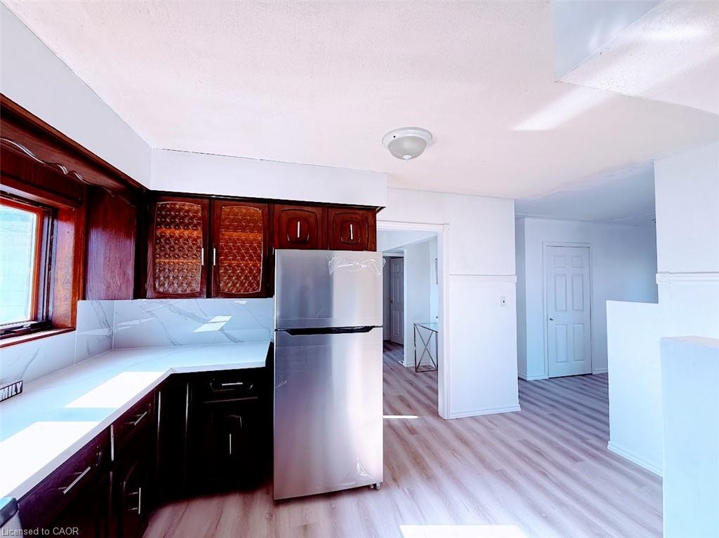 374 Victoria Road N Property Photo 14