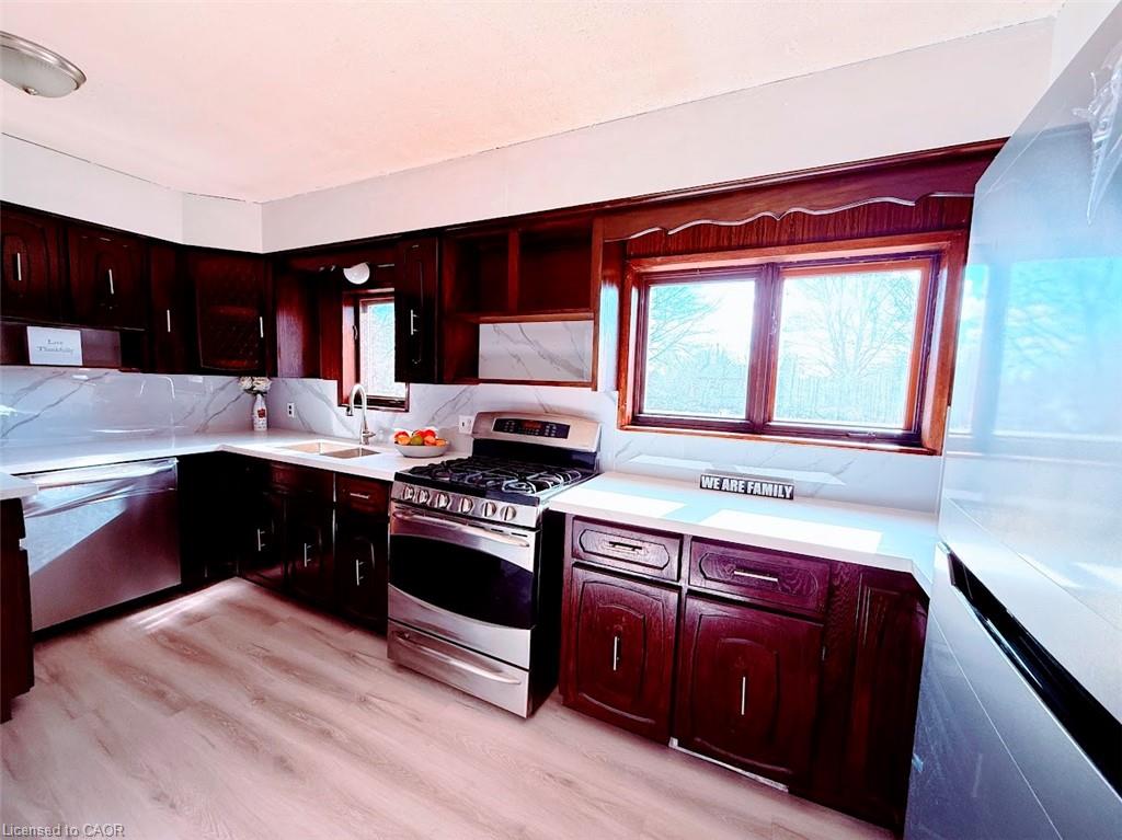 374 Victoria Road N Property Photo 15