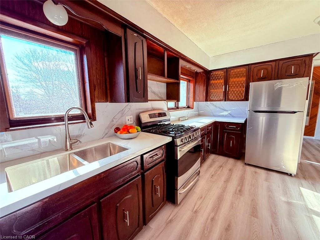 374 Victoria Road N Property Photo 16