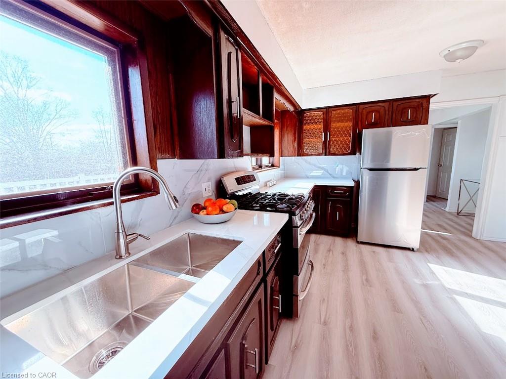 374 Victoria Road N Property Photo 17
