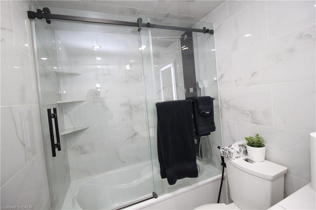 904-90 Ling Road Property Photo 14