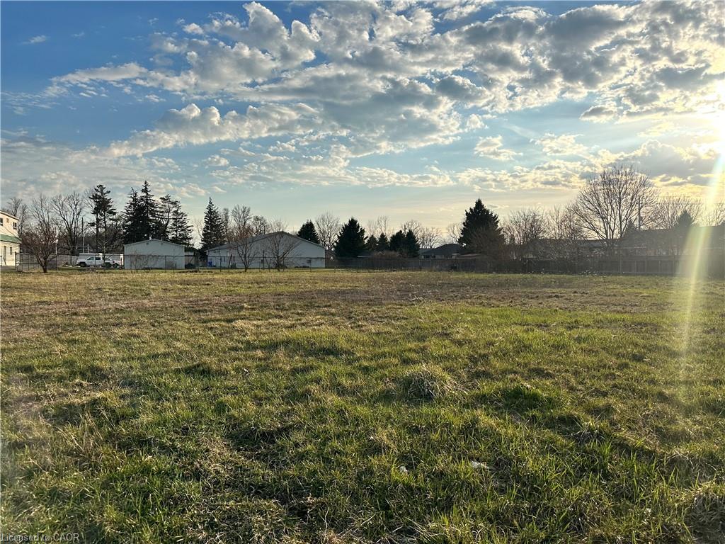 205 Cross Street E Property Photo 2