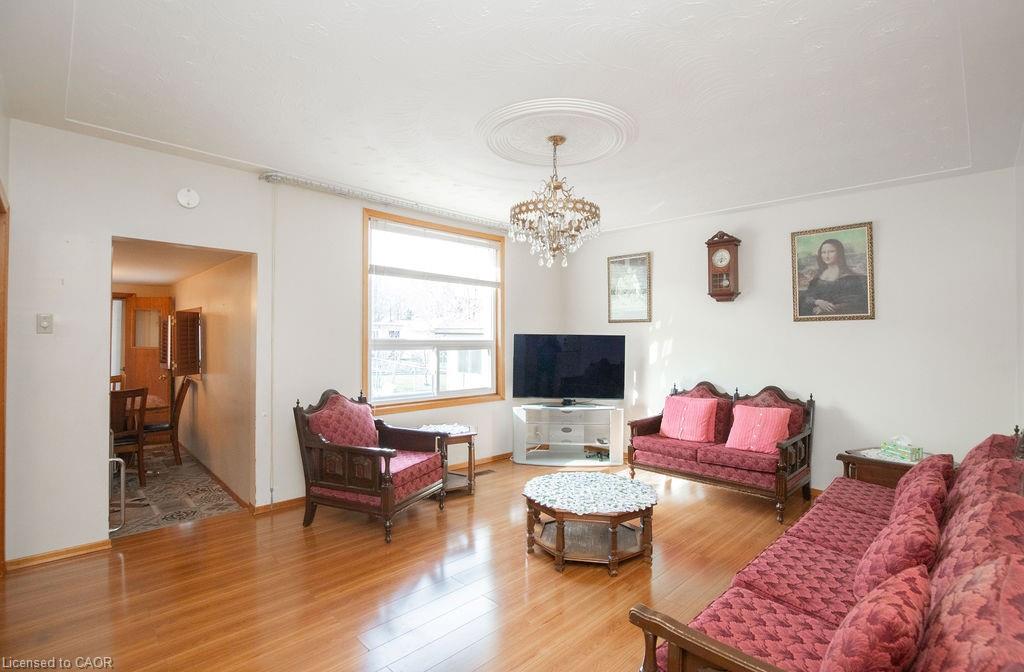 91 Pearl Street N Property Photo 6