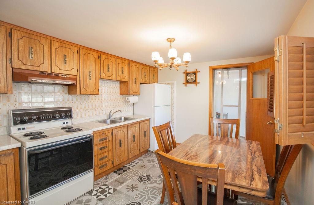 91 Pearl Street N Property Photo 7