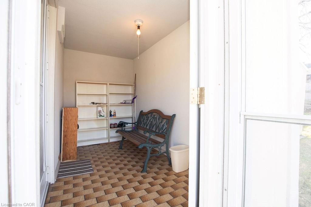 91 Pearl Street N Property Photo 10