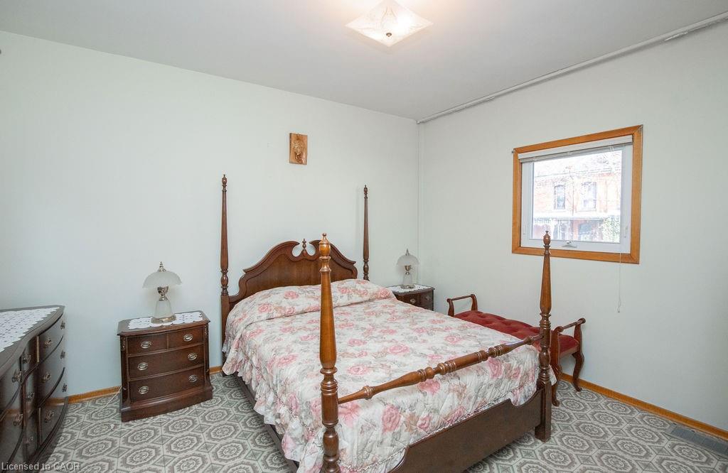 91 Pearl Street N Property Photo 18