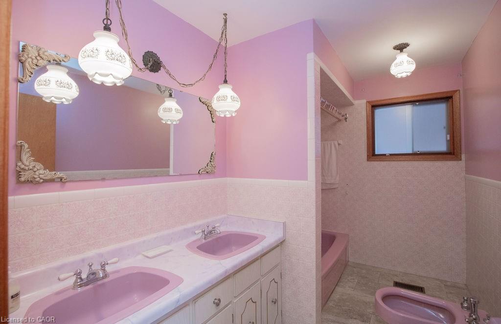 91 Pearl Street N Property Photo 21