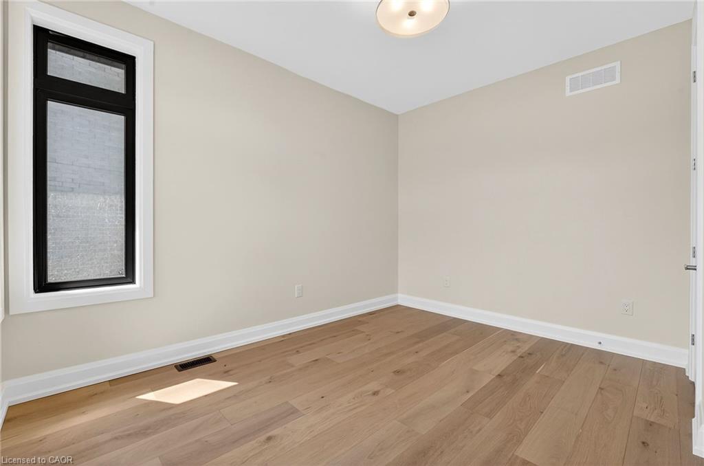 6192 Curlin Crescent Property Photo 5
