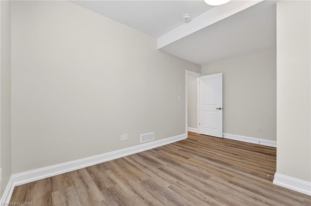 6192 Curlin Crescent Property Photo 44