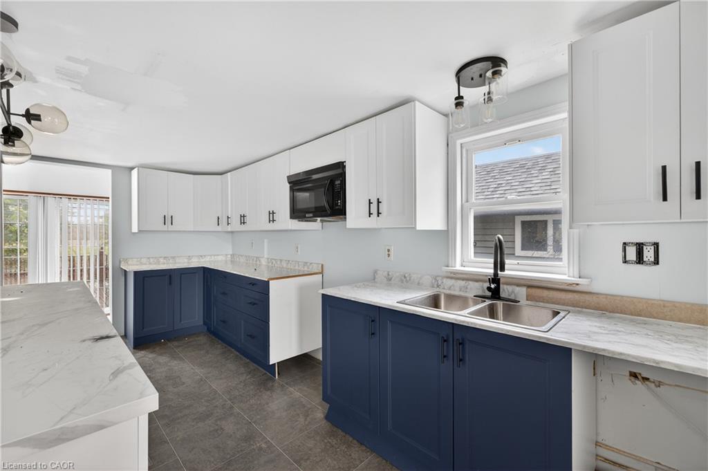 527 Bond Street Property Photo 10