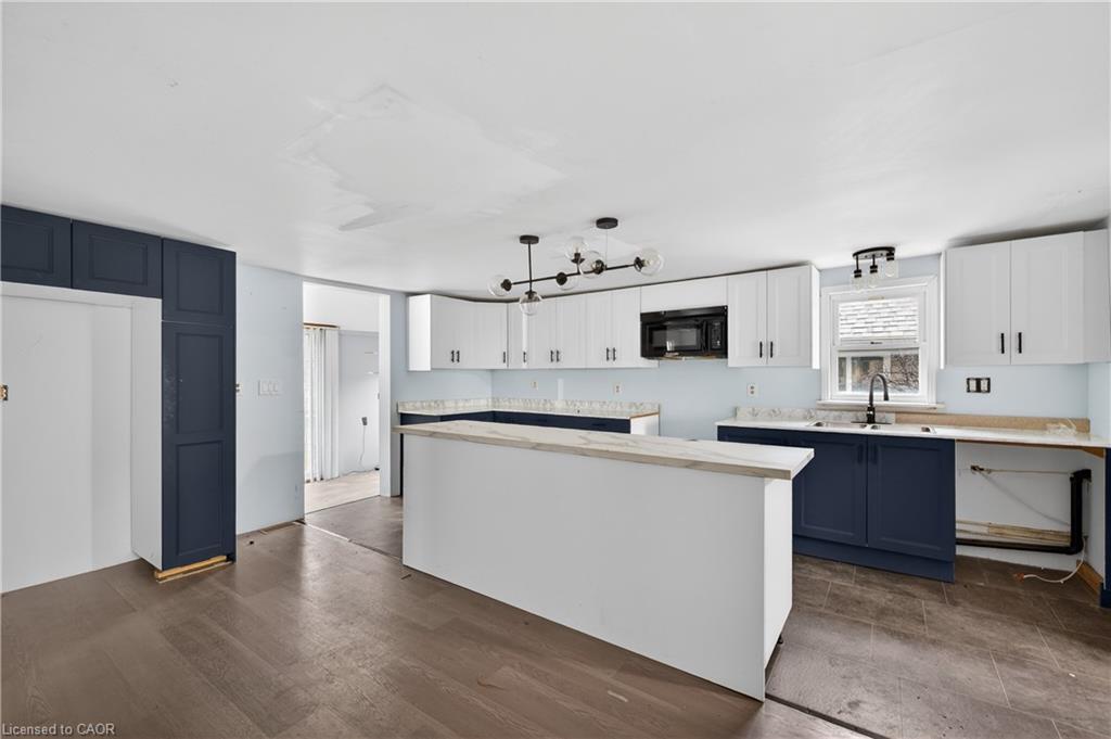 527 Bond Street Property Photo 13