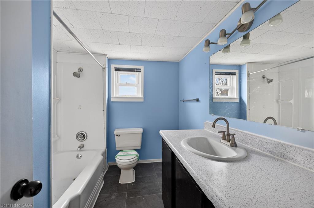 527 Bond Street Property Photo 21