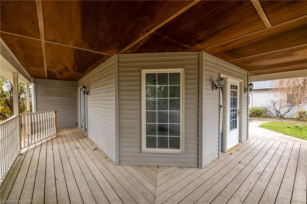 527 Bond Street Property Photo 38