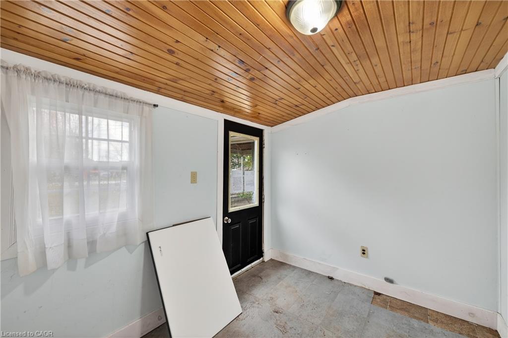 527 Bond Street Property Photo 40