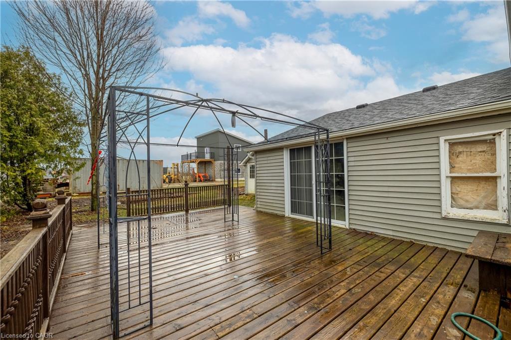 527 Bond Street Property Photo 42