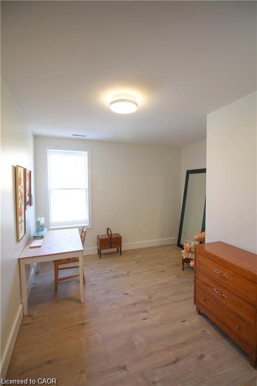 2-130 Caroline Street S Property Photo 9