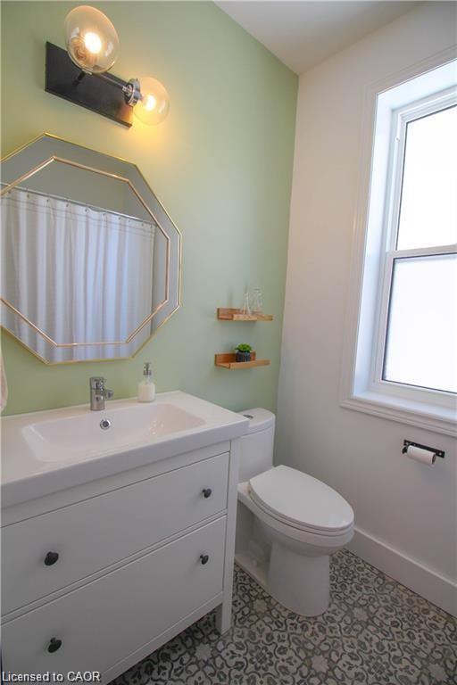 2-130 Caroline Street S Property Photo 11