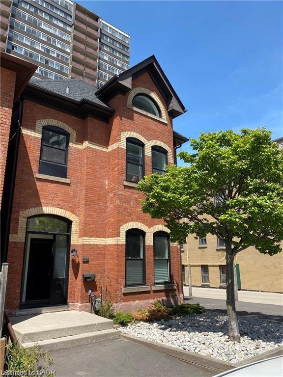 2-130 Caroline Street S Property Photo 14
